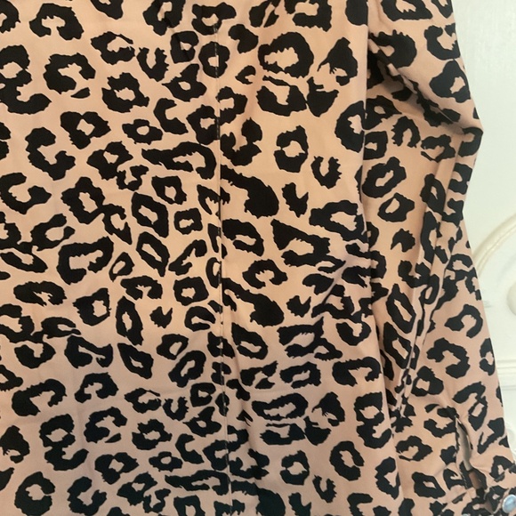 New XL. Women’s Leopard  button up shirt with long sleeves and two front pockets - Picture 9 of 12